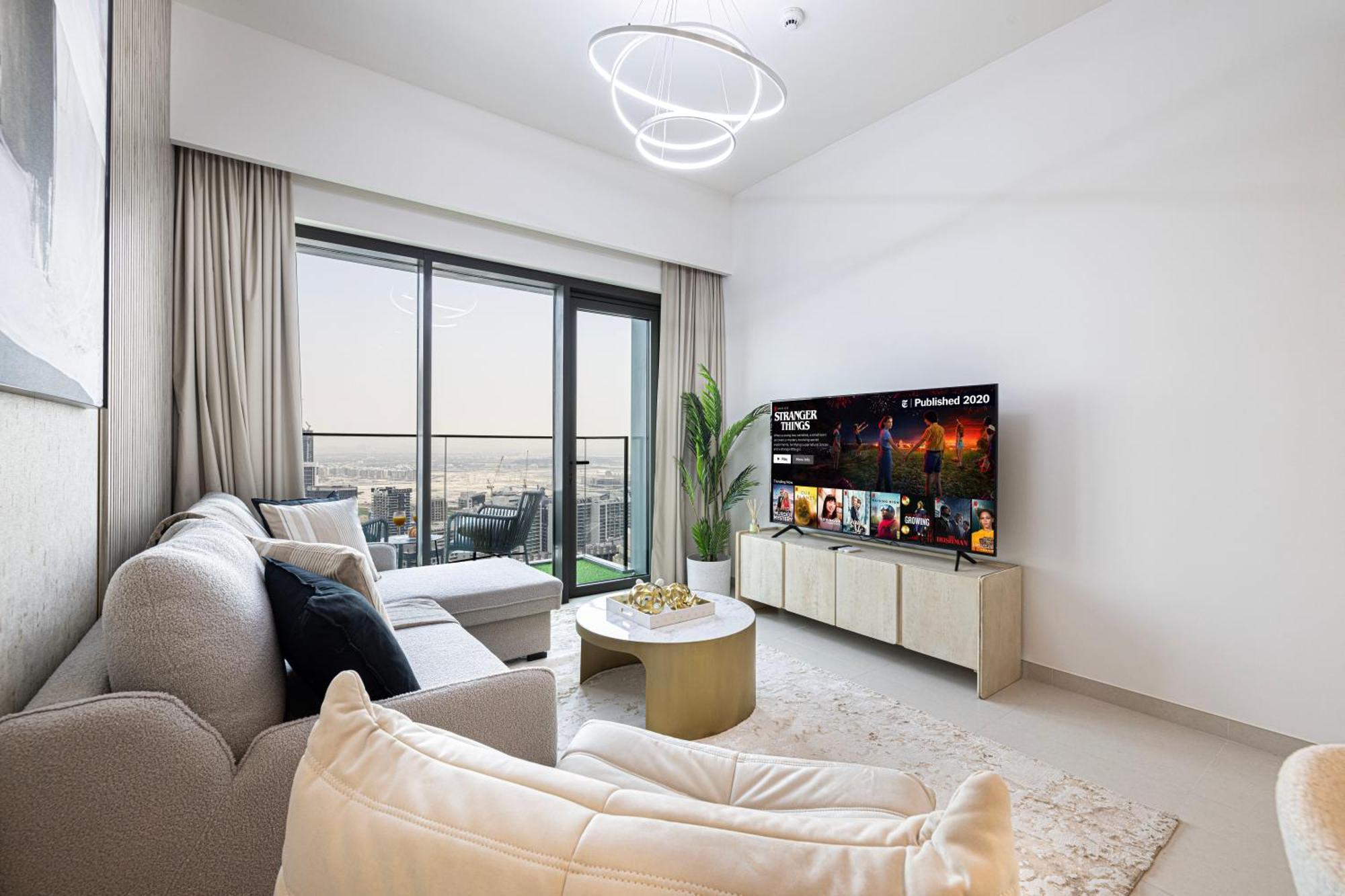 Smartstay At Burj Royale - Unique Downtown Views - Brand New Luxury *