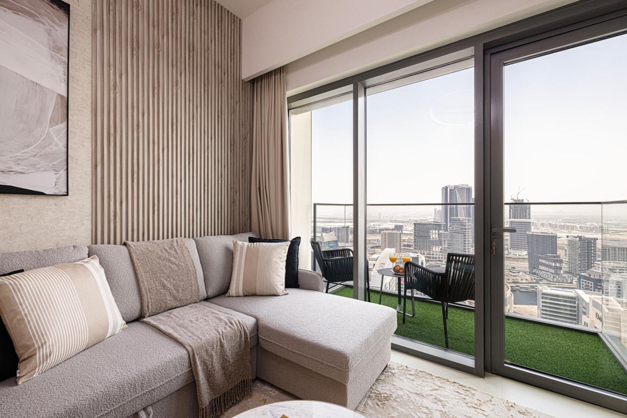 Smartstay At Burj Royale - Unique Downtown Views - Brand New Luxury Apartment *